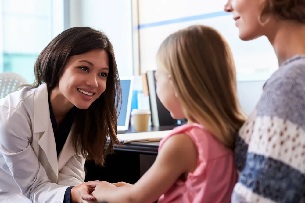 doctor consuling with the child